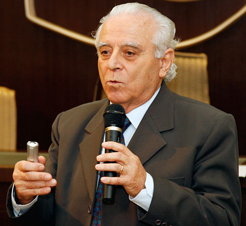 Foto: Prof. Chaparro participa de debate sobre ética jornalística na Câmara Municipal