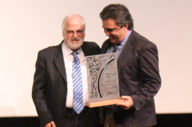 Foto: Prof. Eduardo de Siqueira é homenageado com Troféu Averroes no encerramento do VI Ciclo de Cinema e Reflexão