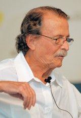 Foto: Prêmio Averroes 2010 será entregue ao cientista Luiz Hildebrando e ao Instituto Cervantes neste domingo, 19h, no Salão de Atos do Memorial da América Latina 