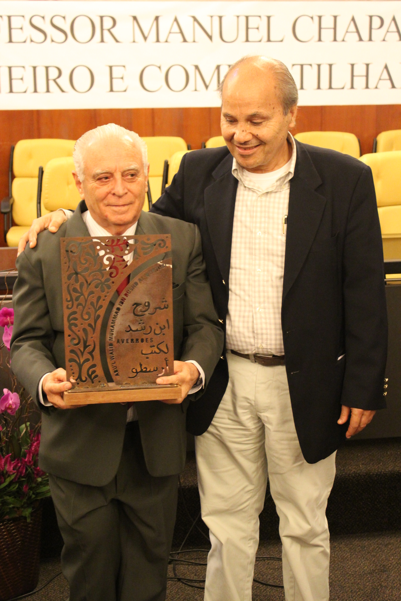 Foto: Chaparro assume 