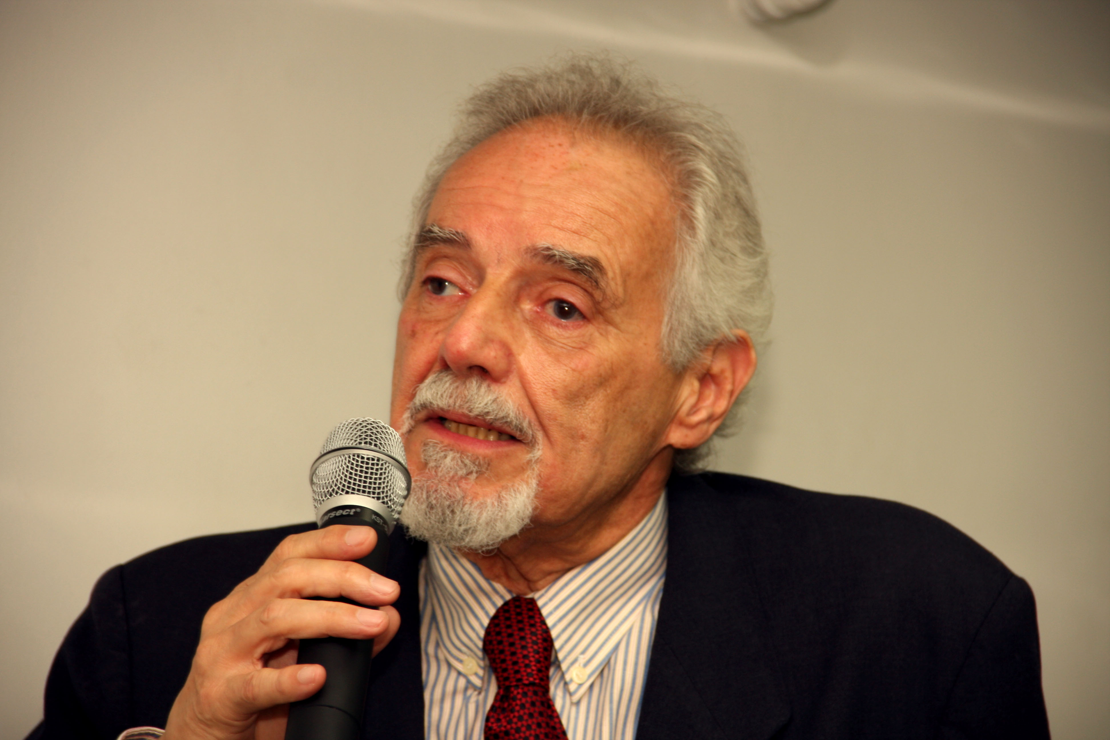 Foto: Amadeu Mêmolo assume a presidência das Classes Laboriosas para o biênio 2012 – 2014.