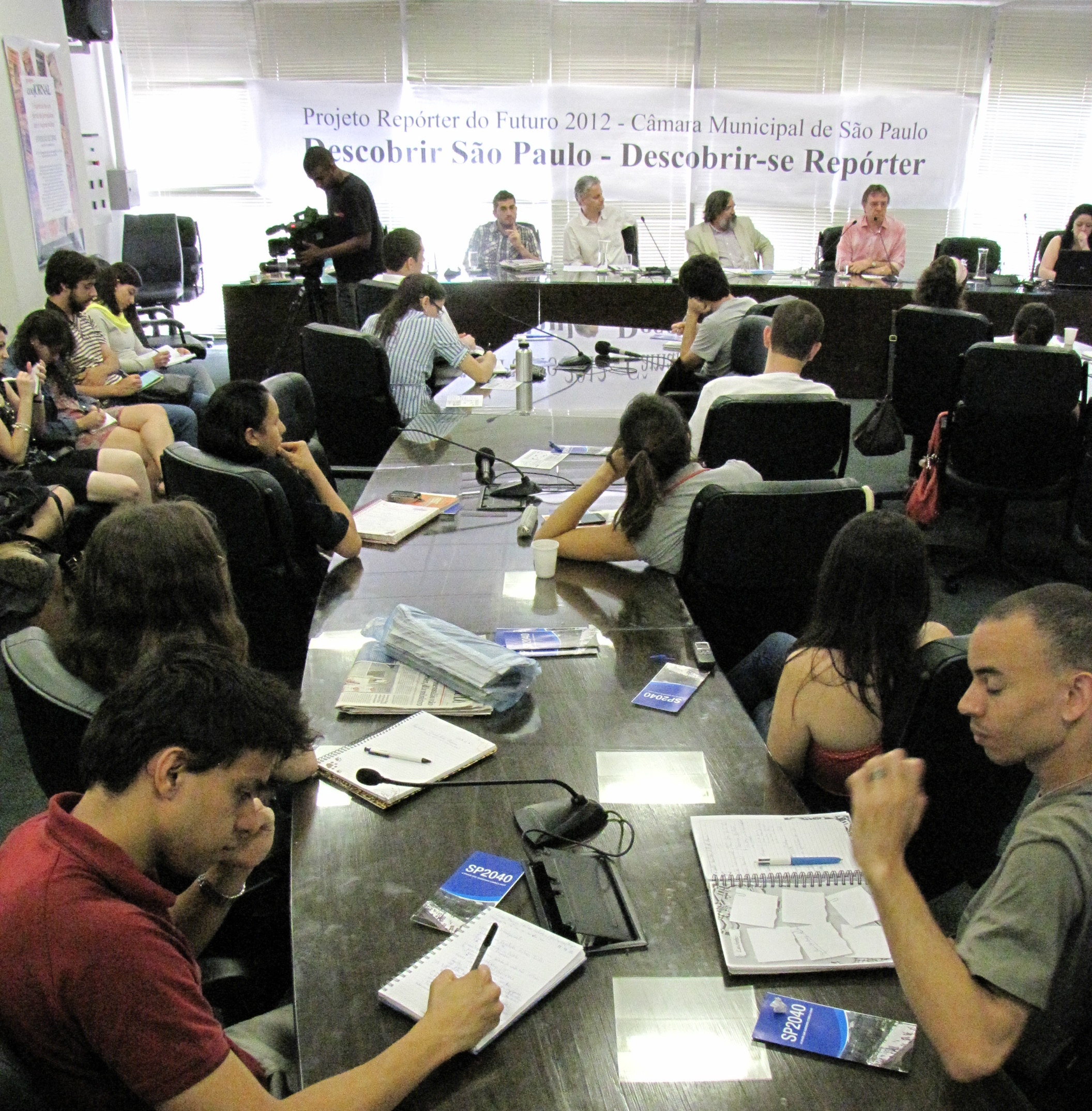 Foto: Repórteres do Futuro têm aula inaugural com Prof. Chaparro, da ECA-USP