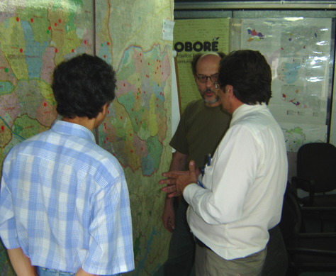 Foto: Engenheiros dão apoio técnico ao cadastramento de rádio comunitária
