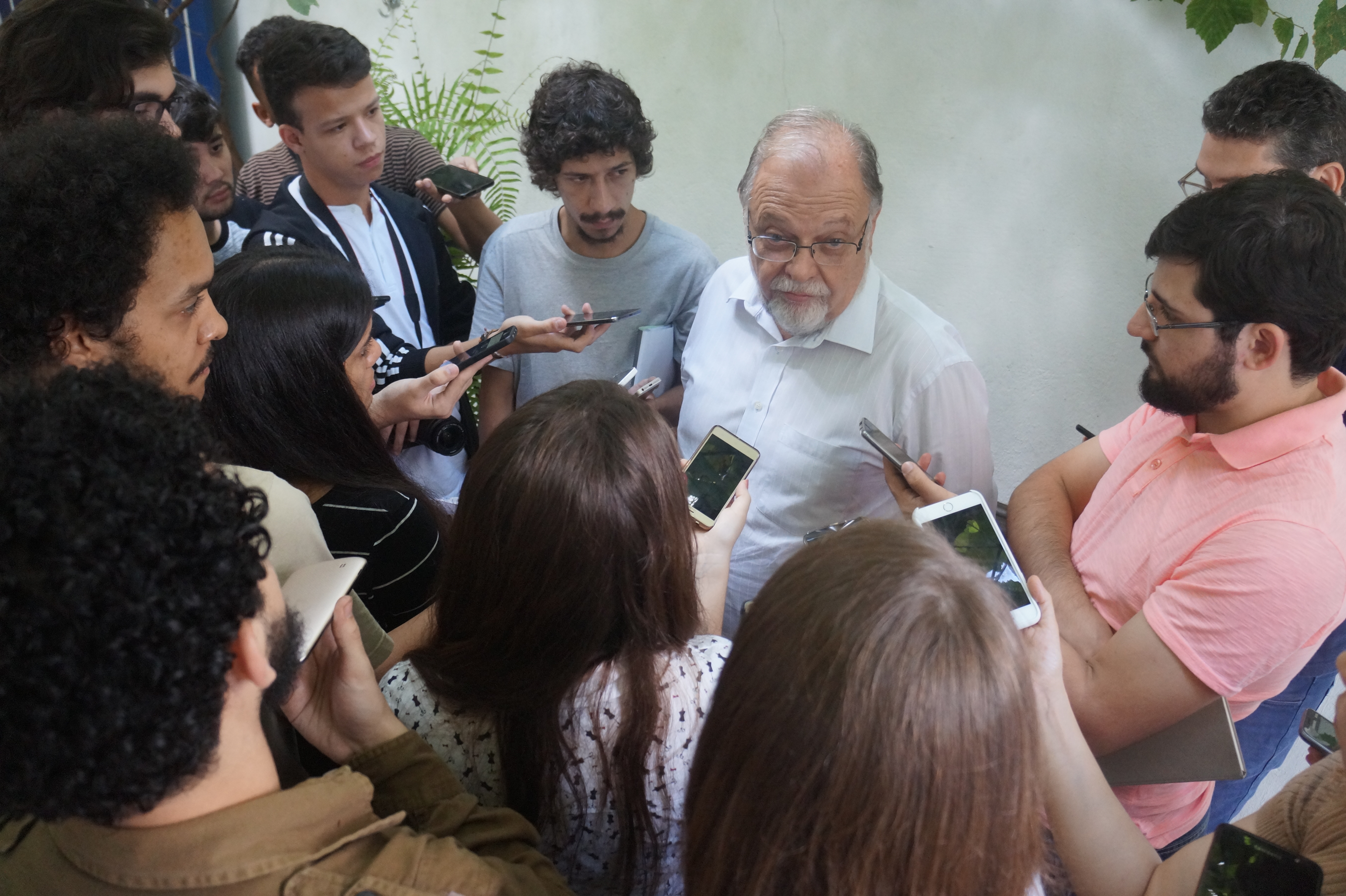 Foto: David Braga discute envelhecimento populacional em aula do Projeto Repórter do Futuro