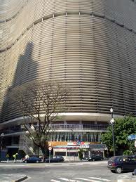 Foto: No penúltimo encontro do módulo sobre a cidade, estudantes têm aula sobre Transportes e fazem Picnic no alto do Copan