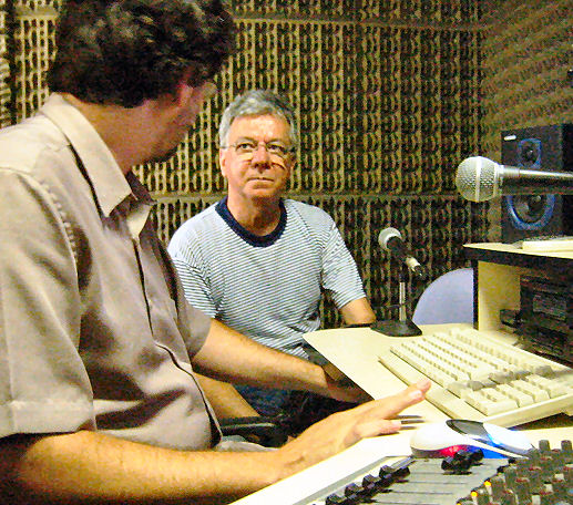 Foto: Gogó de Aquiles vai de projeto a produto no estúdio da casa