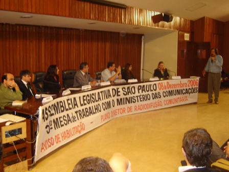 Foto: Mesa de Trabalho na Assembléia Legislativa reúne entidades e sela Mutirão RadCom